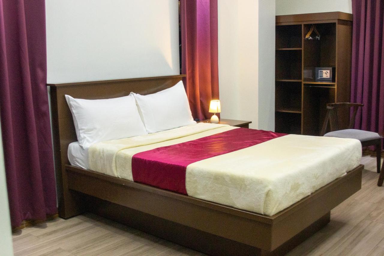 A.M @ 93Rd Hotel Олонгапо Екстериор снимка